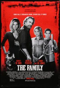 9m280 FAMILY advance DS 1sh '13 Robert De Niro, Michelle Pfeiffer & kids w/weapons!