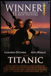 9m771 TITANIC style D int'l DS 1sh '97 great romantic image of Leonardo DiCaprio & Kate Winslet!