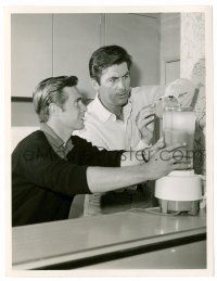 9y298 FESS PARKER/JOHN LUPTON TV 7x9.25 still '50s former roommates working in the kitchen!