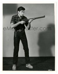 9y327 GEORGE HAMILTON 8x10 still '60 full-length with Winchester rifle from Home From The Hill!
