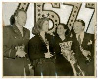 9y439 JAMES CAGNEY/VAN HEFLIN/GREER GARSON/TERESA WRIGHT 8x10 news photo '43 all Oscar winners!