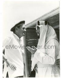 9y497 LAWRENCE OF ARABIA candid 7.25x9.75 still '62 director David Lean talks with Alec Guinness!