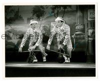 9y808 SINGIN' IN THE RAIN 8.25x10 still '52 vaudeville entertainers Gene Kelly & Donald O'Connor!