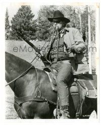 9y923 TRUE GRIT 8.25x10 still '69 c/u of John Wayne as Rooster Cogburn with two guns on horse!