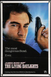 9z588 LIVING DAYLIGHTS teaser 1sh '87 photo of Timothy Dalton as James Bond with gun by Hamshere!