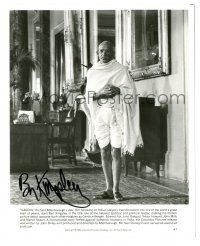 1a378 BEN KINGSLEY signed 8x10 still '82 best full-length portrait as Mahatma Gandhi!