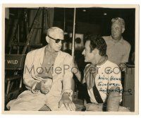 1a449 GILBERT ROLAND signed 8x10 key book still '54 candid with director Bacon in French Line set!