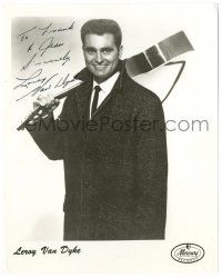 1a346 LEROY VAN DYKE signed 8.25x10.25 music publicity still '80s smiling portrait with guitar!