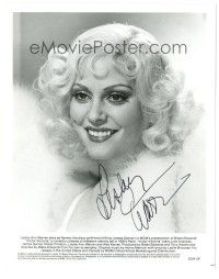 1a515 LESLEY ANN WARREN signed 8x10 still '82 smiling close up with fur boa from Victor/Victoria!