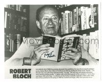 1a876 ROBERT BLOCH signed 8x10 REPRO still '80s close portrait of the author reading Psycho!