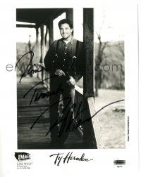 1a359 TY HERNDON signed 8x10.25 music publicity still '90s portrait of the country singer on porch!