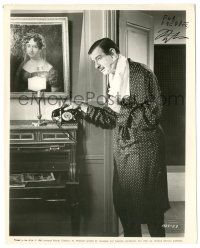 1a618 WALTER MATTHAU signed 8.25x10.25 still '63 great c/u with shaving cream on face from Charade!