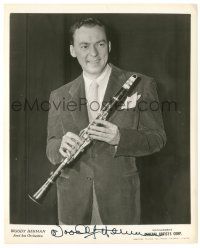 1a361 WOODY HERMAN signed 8x10 music publicity still '40s great close up holding his clarinet!