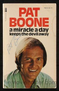 1a189 PAT BOONE signed softcover book '71 his autobiography A Miracle a Day Keeps the Devil Away!
