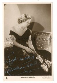 1a292 MADELEINE CARROLL signed English 4x5 postcard '40s beautiful portrait w/ flowers by Tanqueray!