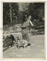 1b184 MAUREEN O'SULLIVAN deluxe 10x13 still '30s playing with her three dogs in the snow!