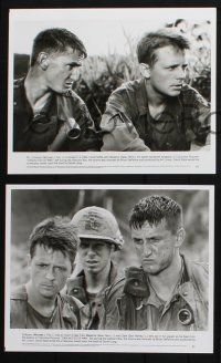 1b924 CASUALTIES OF WAR presskit w/ 3 stills '89 Michael J. Fox, Sean Penn, Le, Brian De Palma!
