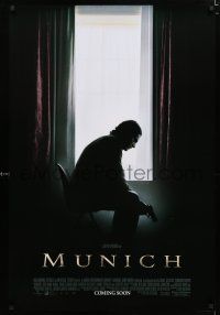 1d568 MUNICH int'l advance DS 1sh '05 Steven Spielberg, murders at the 1972 Olympics in Germany!
