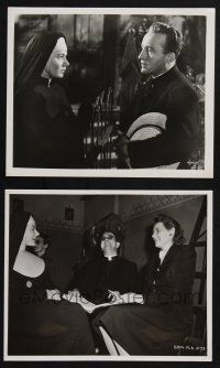 1e957 BELLS OF ST. MARY'S 2 8x10 stills '46 Bing Crosby, candid Bergman consulting w/ real priest!