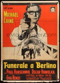 1f478 FUNERAL IN BERLIN Italian 1p '67 art of Michael Caine pointing gun, directed by Guy Hamilton!