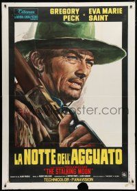 1f567 STALKING MOON Italian 1p '68 cool different close up art of Gregory Peck with rifle!