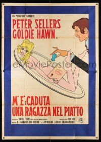 1f107 THERE'S A GIRL IN MY SOUP Italian 2p '71 best different art of naked Goldie Hawn on platter!