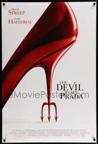 1k192 DEVIL WEARS PRADA style B DS 1sh '06 Meryl Streep & Anne Hathaway, cool shoe!