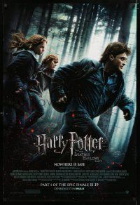 1k325 HARRY POTTER & THE DEATHLY HALLOWS PART 1 advance DS 1sh '10 Daniel Radcliffe on the run!
