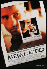 1k481 MEMENTO DS 1sh '00 Christopher Nolan, great Polaroid images of Guy Pearce & Carrie-Anne Moss!