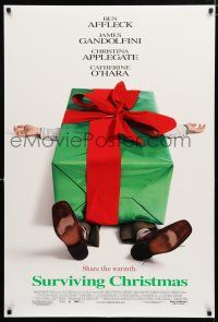 1k737 SURVIVING CHRISTMAS DS 1sh '04 Ben Affleck, James Gandolfini, image of man crushed by gift!