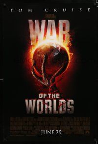 1k817 WAR OF THE WORLDS advance DS 1sh '05 Spielberg, cool alien hand holding Earth artwork!