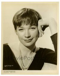 1m107 APARTMENT 8x10.25 still '60 close smiling portrait of Shirley MacLaine wearing pearls!