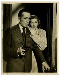 1m245 DARK PASSAGE 8x10 still '47 wonderful c/u of Humphrey Bogart with gun & scared Lauren Bacall!
