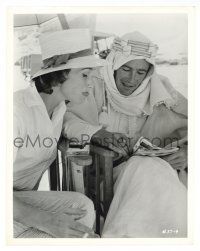1m571 LAWRENCE OF ARABIA candid 8x10.25 still '63 Peter O'Toole & wife Sian relaxing on the set!