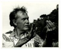 1m788 SAM PECKINPAH 8.25x10 still '70s great close up candid image giving direction on the set!