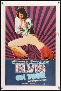 1t078 ELVIS ON TOUR linen int'l 1sh '72 full-length image of Elvis Presley singing into microphone!