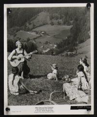 1x989 SOUND OF MUSIC 2 8x10 stills '65 Julie Andrews pictured with kids and guitar, Wise classic!