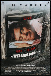 1z800 TRUMAN SHOW advance DS 1sh '98 cool image of Jim Carrey on large screen, Peter Weir!