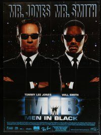2b463 MEN IN BLACK French 1p '97 c/u of secret agents Tommy Lee Jones & Will Smith wearing shades!
