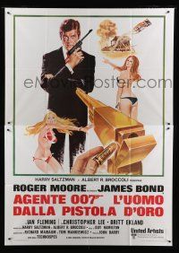 2b224 MAN WITH THE GOLDEN GUN Italian 2p R70s art of Roger Moore as James Bond by Robert McGinnis!