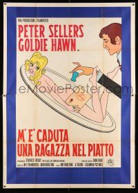2b251 THERE'S A GIRL IN MY SOUP Italian 2p '71 best different art of naked Goldie Hawn on platter!