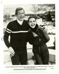 2d371 FOR YOUR EYES ONLY candid 8x10.25 still '81 Carole Bouquet & Moore as Bond laughing on set!