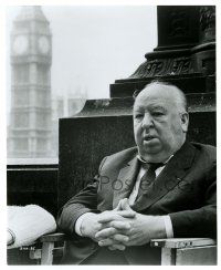 2d382 FRENZY candid 7.75x9.5 still '72 Alfred Hitchcock first time directing in London in 20 years!
