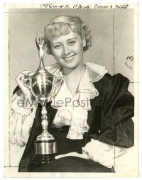 2d523 JOAN BLONDELL 6.75x8.5 news photo '34 Wampas Baby Star of 1931 wins best achievement trophy!