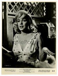 2d050 MISFITS 7.75x10.25 still '61 close up of sexy Marilyn Monroe sitting at table, John Huston!
