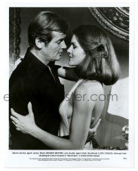2d659 MOONRAKER 8.25x10.25 still '79 romantic c/u of Roger Moore as James Bond & sexy Lois Chiles!