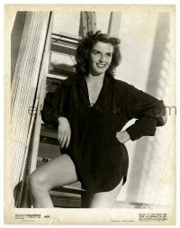 2d710 OUTLAW candid 8x10.25 still '45 sexy Jane Russell with little makeup, only wearing a shirt!