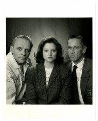 2d820 SILENCE OF THE LAMBS candid 8x10 still '91 Jodie Foster between Anthony Hopkins & Glenn!
