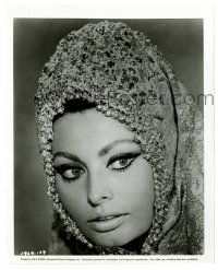 2d840 SOPHIA LOREN 8x10 still '66 sexy close up wearing shawl over her head from Arabesque!