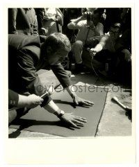 2d857 STEVE McQUEEN 8.25x10 still '67 putting his hands in cement at Grauman's Chinese Theater!